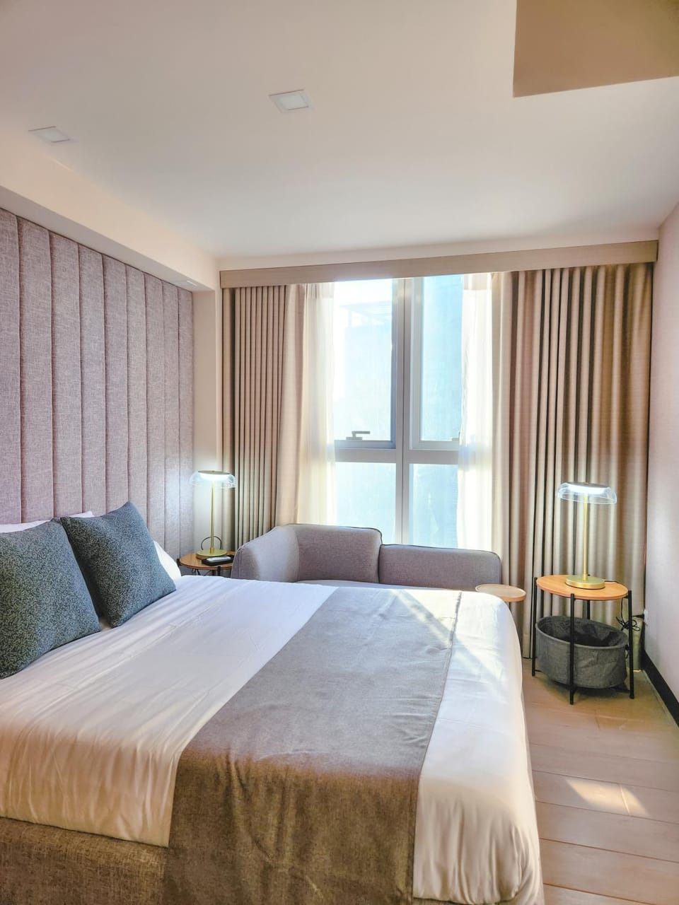 LUXESTAYSMNL STYLISH FAMILY 2BR SUITE POOLGYM 400MBPS WIFI NETFLX Amazing City View Apartment hotel in Makati