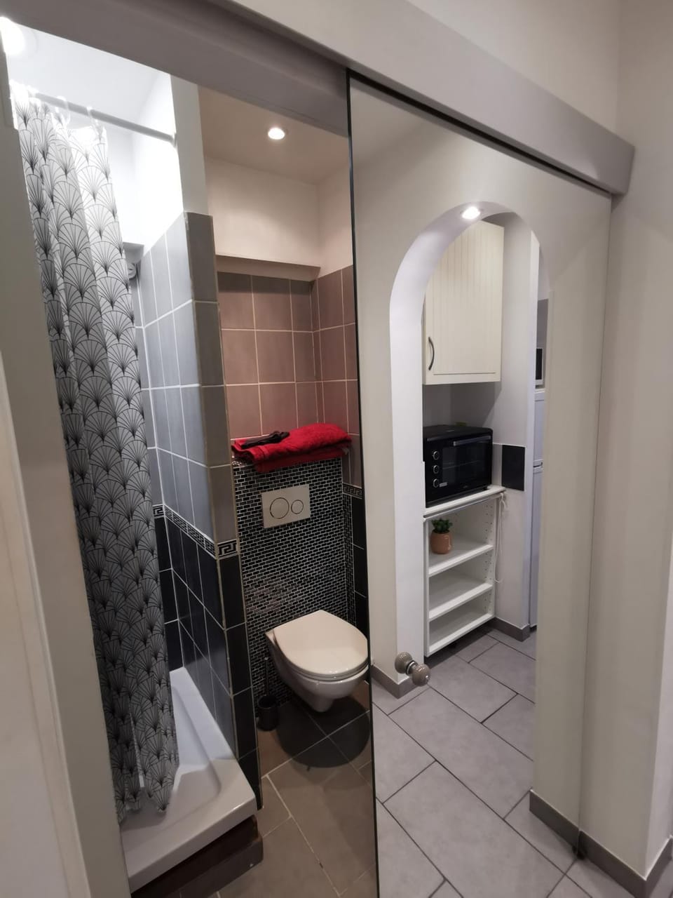 Studio et stationnement offert centre hyeres Apartment in Hyères