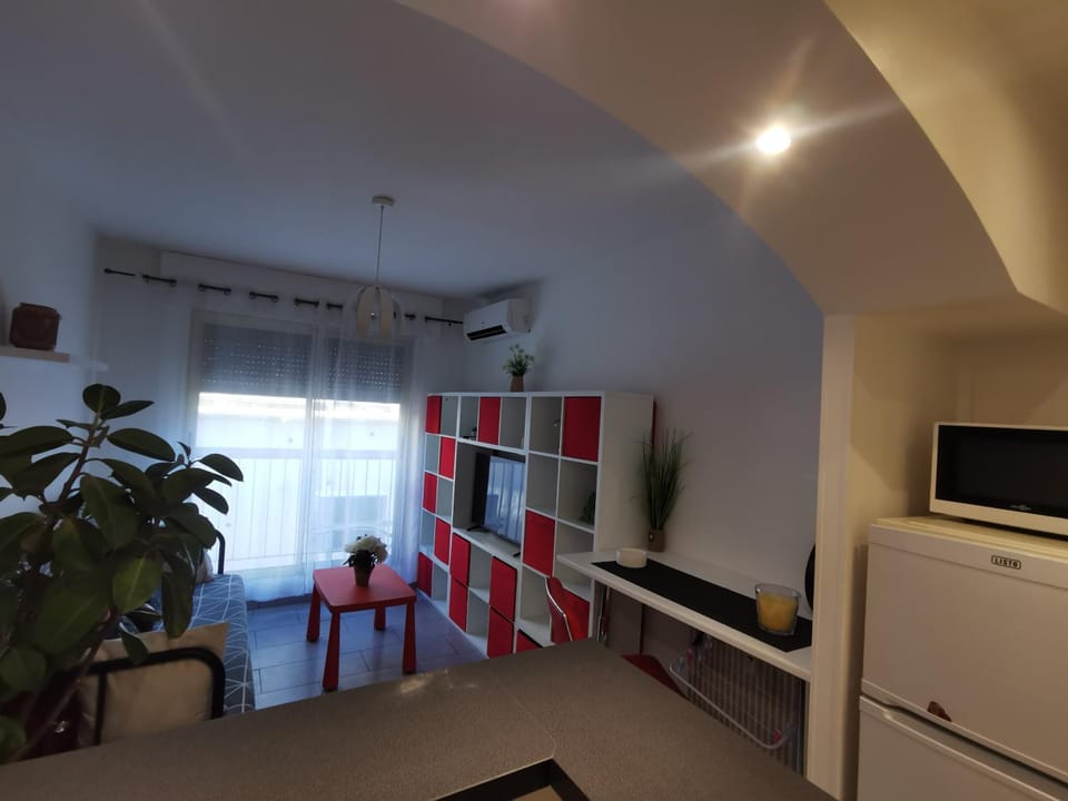 Studio et stationnement offert centre hyeres Apartment in Hyères