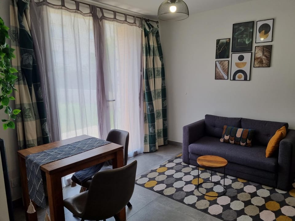 Living room, Seating area, Dining area