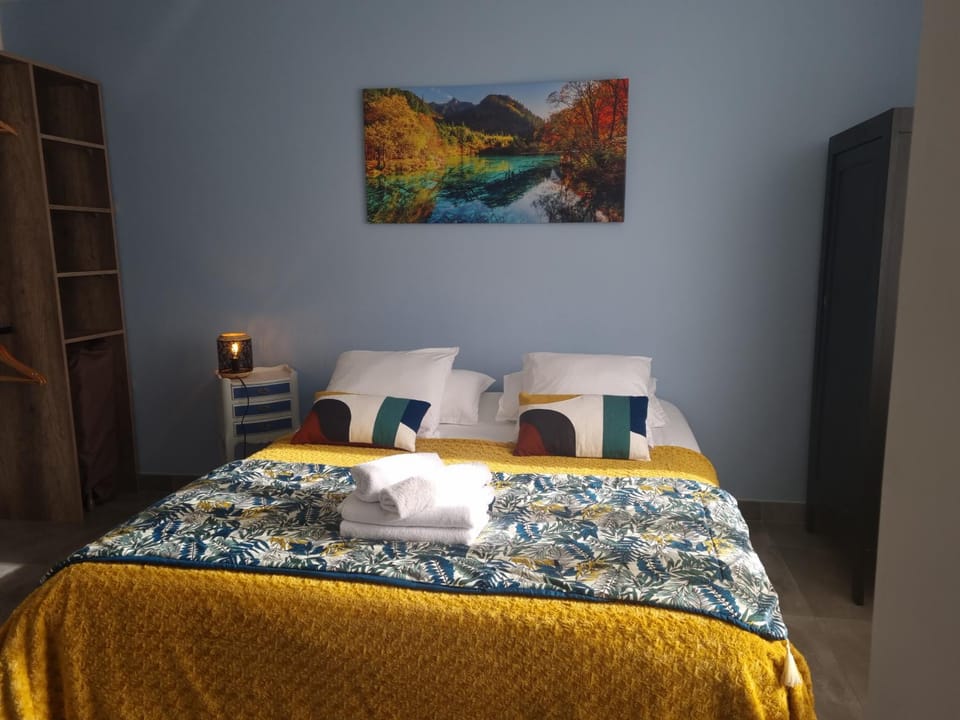 Bed, Bedroom