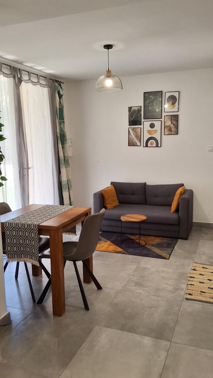 Un écrin verdoyant au calme Apartment in Nimes