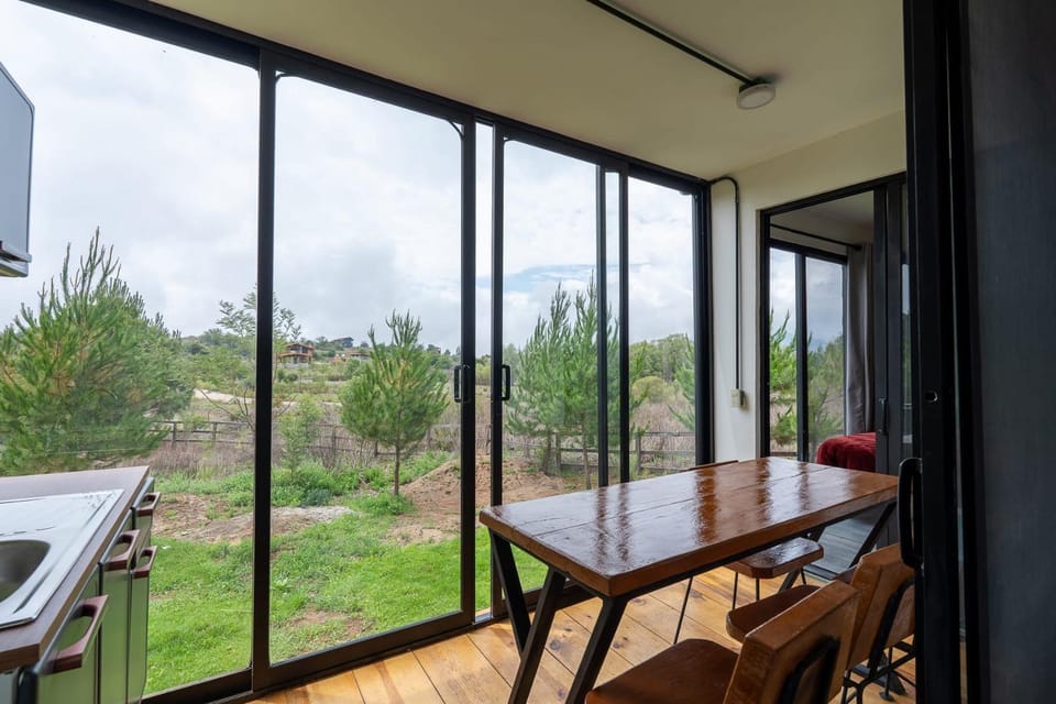 Dining area, kitchen