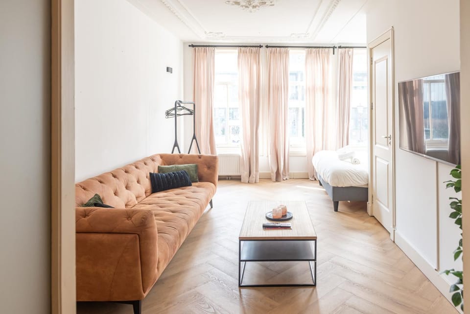 Bed, TV and multimedia, Living room, Bedroom, Inner courtyard view, wardrobe