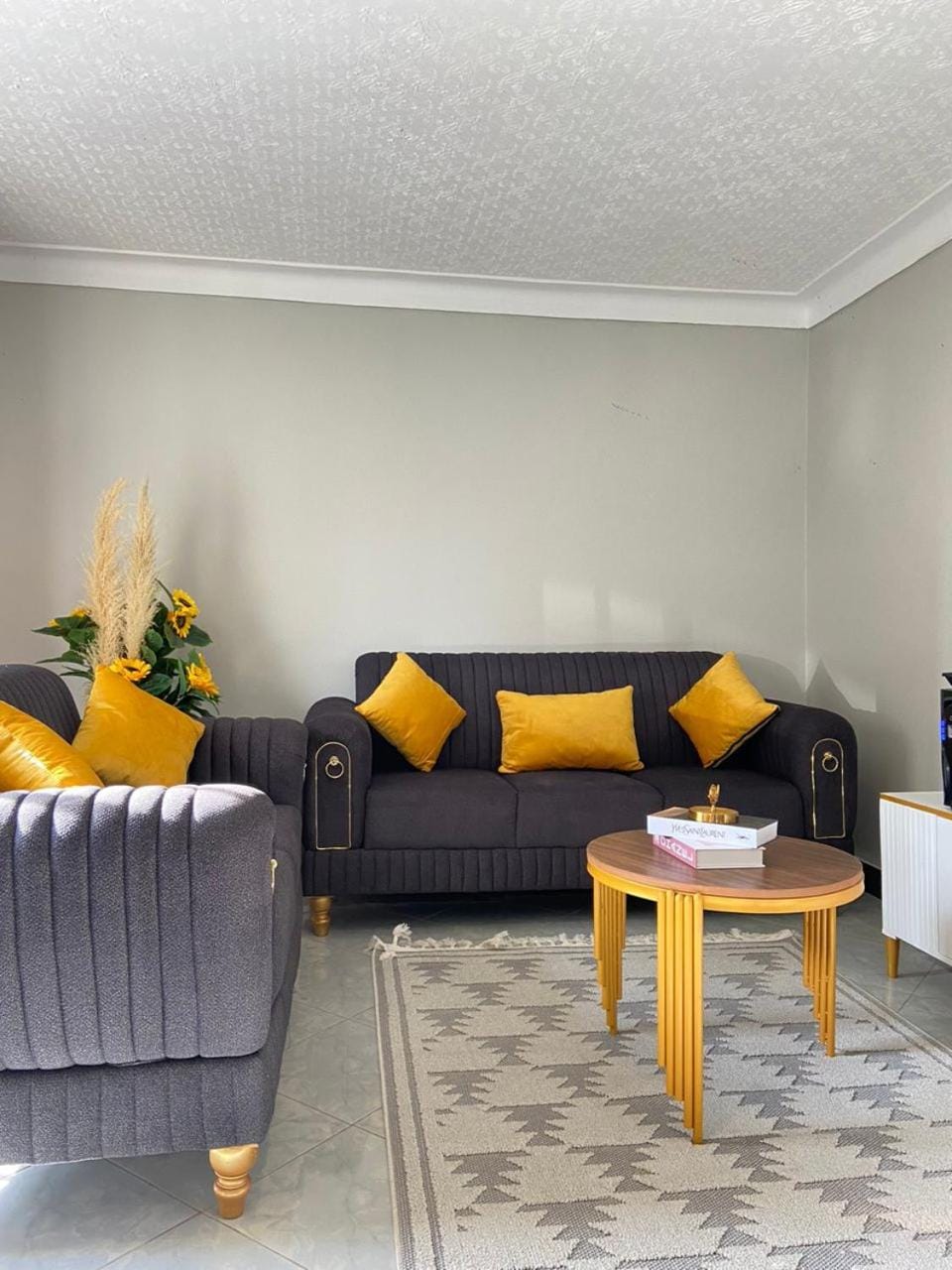Living room, Seating area