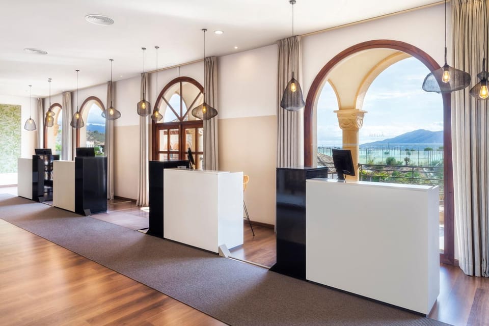 Facade/entrance, TV and multimedia, View (from property/room), Balcony/Terrace, Lobby or reception, Sea view