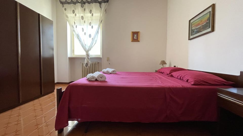 Bed, Bedroom, towels, wardrobe