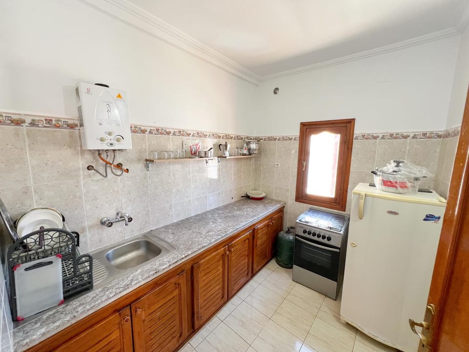 Kitchen or kitchenette, oven, stove