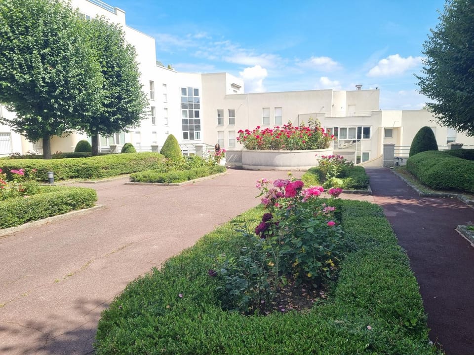 Chambre avec SDB et Toilettes privatives Vacation rental in Île-de-France