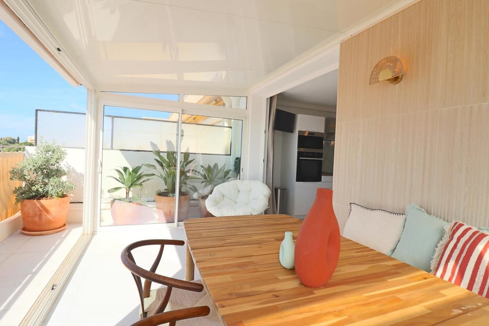 Rare! Oasis Btw Old Antibes & Beach Apartment in Antibes
