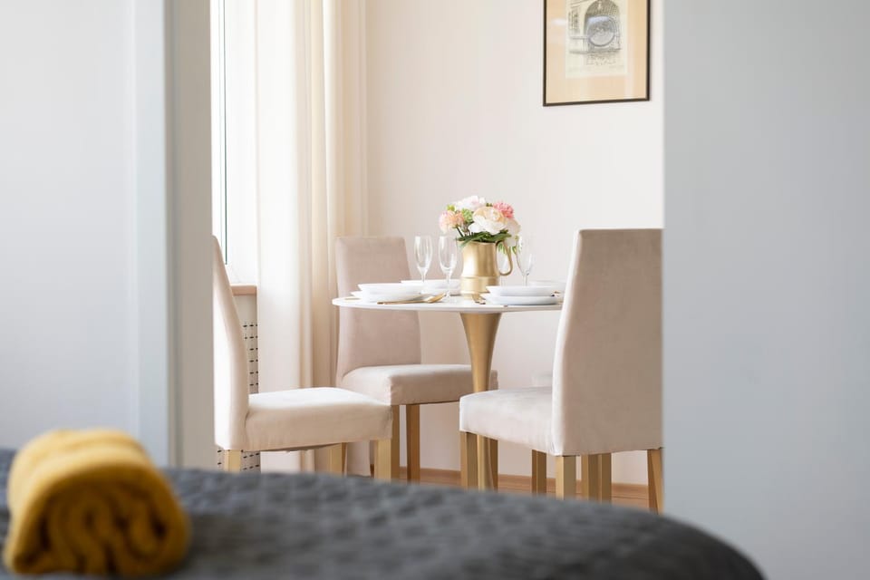 Living room, Photo of the whole room, Dining area