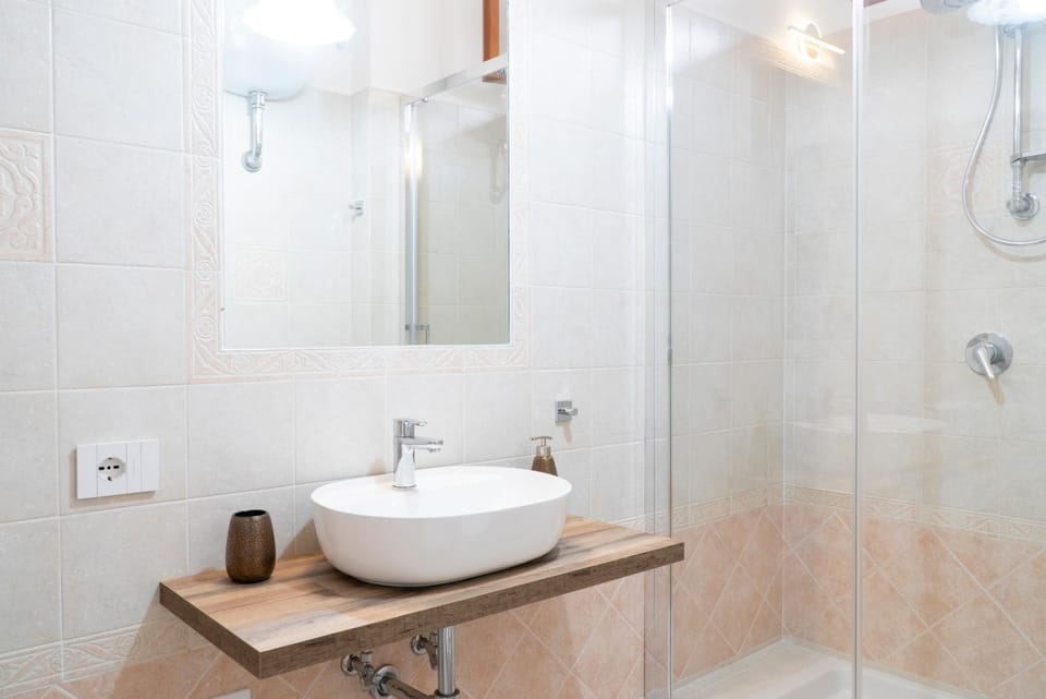 Shower, Bathroom, towels