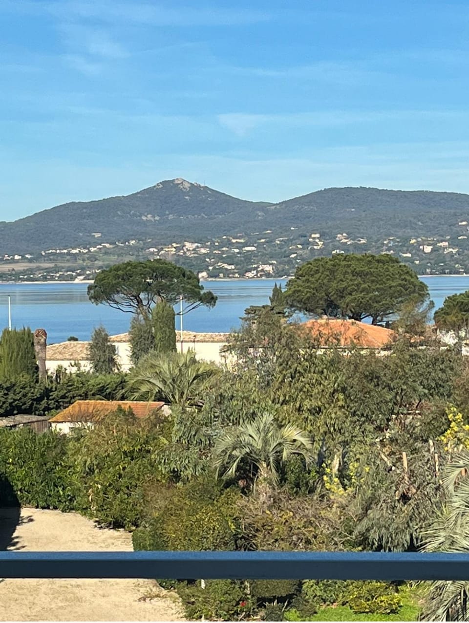 Property building, Nearby landmark, Day, Natural landscape, Mountain view, Sea view