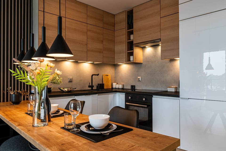 Coffee/tea facilities, Kitchen or kitchenette, Dining area, stove