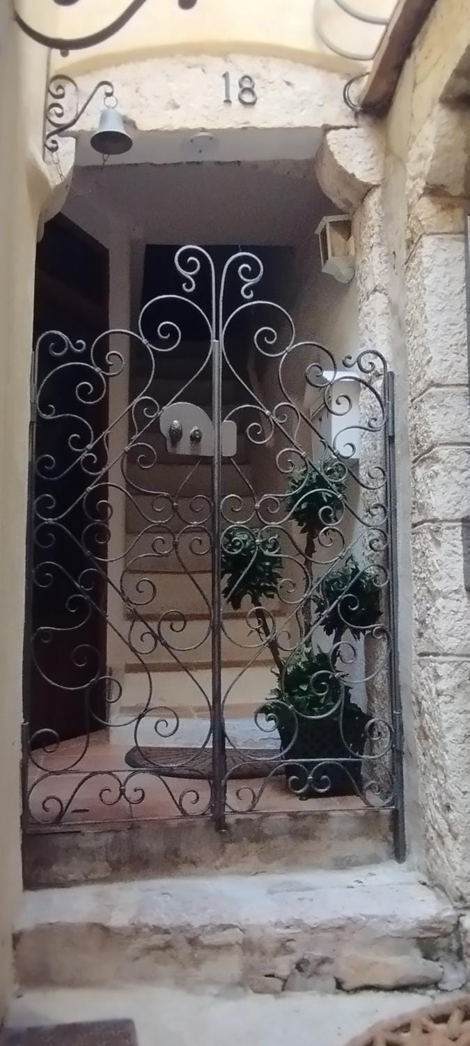 F2 Vieux Village Roquebrune Cap Martin RCM Apartment in Roquebrune-Cap-Martin