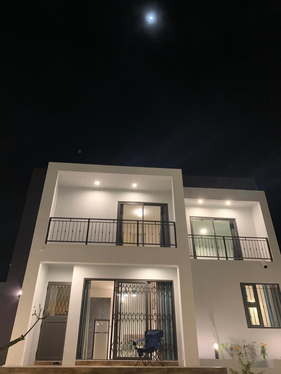 Property building, Night, Balcony/Terrace