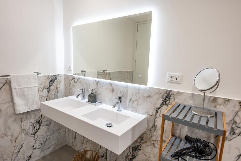 Bathroom, towels