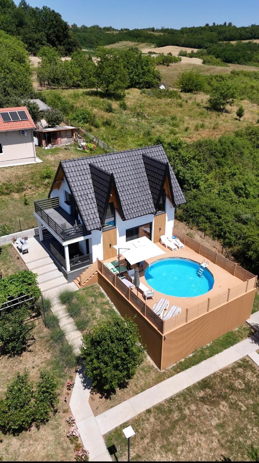 Facade/entrance, Activities, Bird's eye view, View (from property/room), Balcony/Terrace, Garden view, Pool view, Swimming pool, sunbed