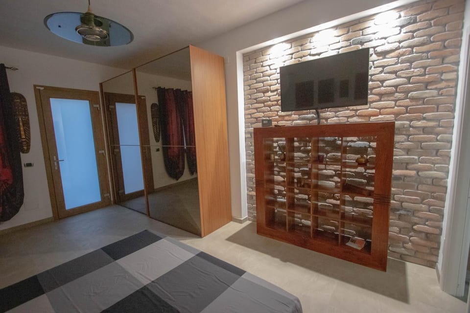 TV and multimedia, Bedroom, wardrobe