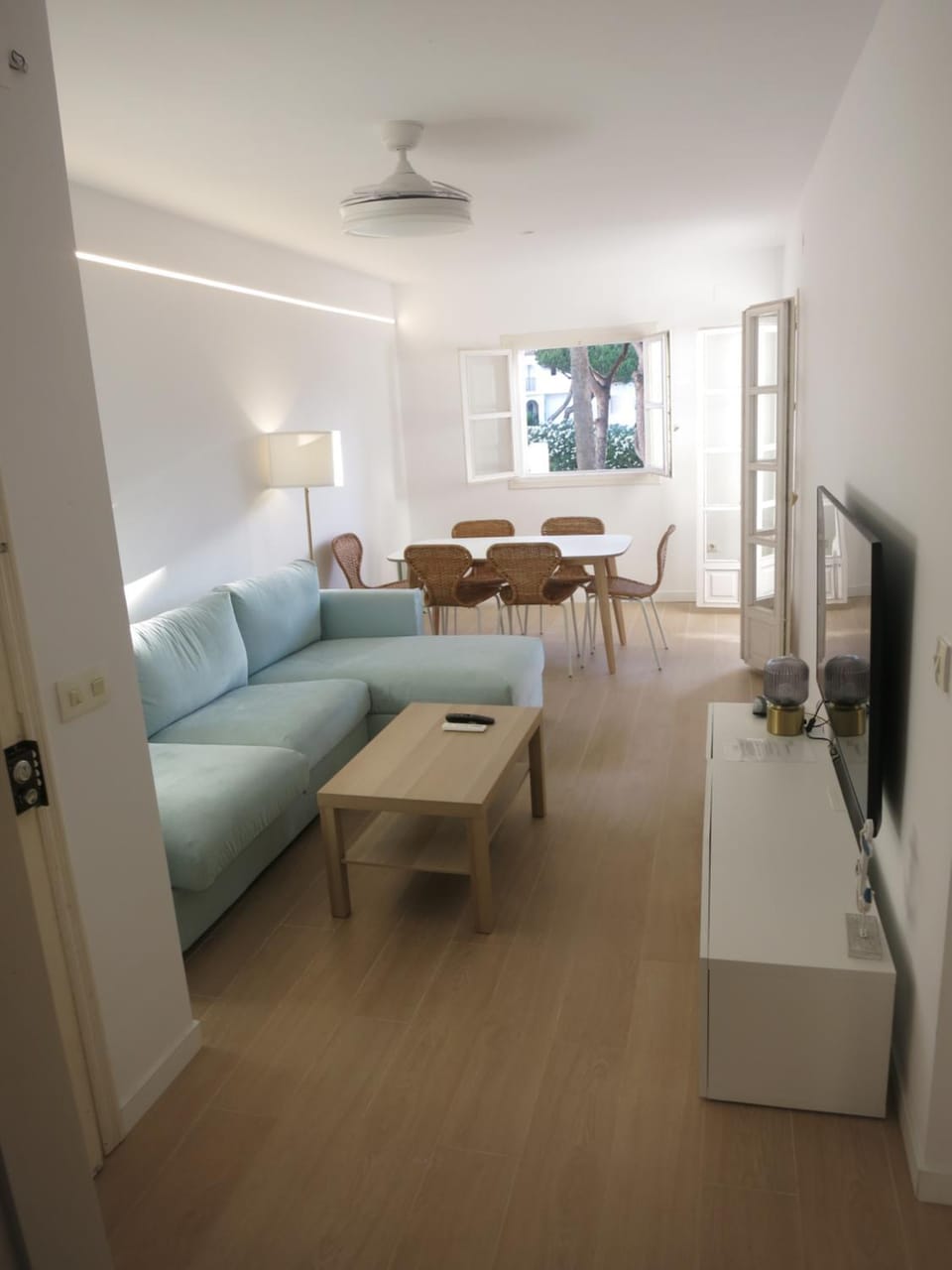 Communal lounge/ TV room