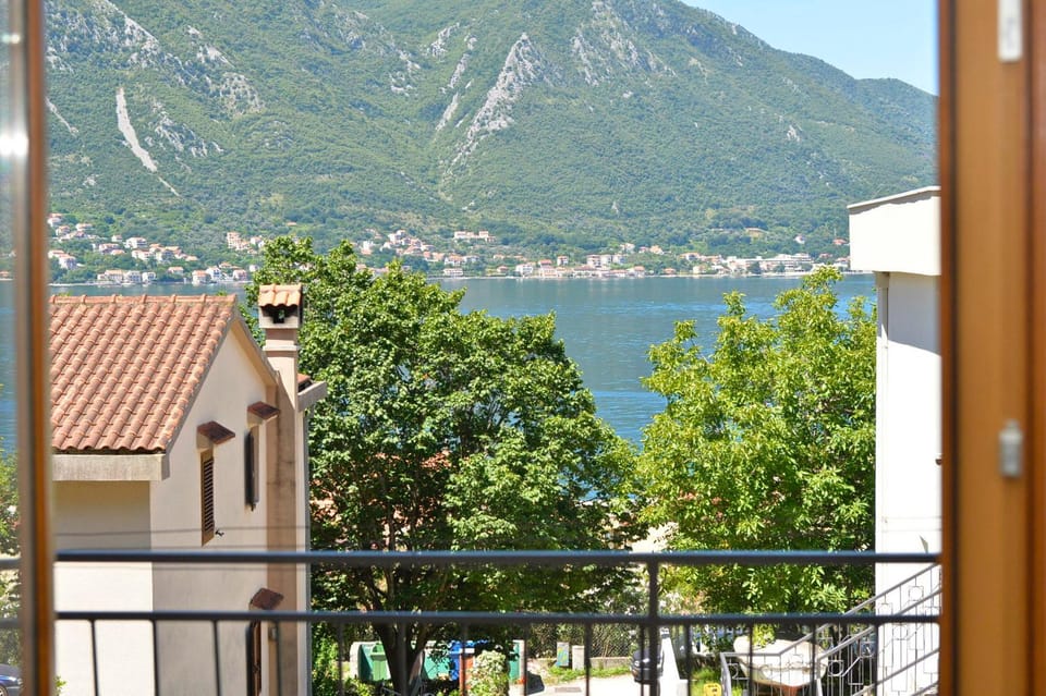 New modern place near seaside VLADAN Apartment in Dobrota