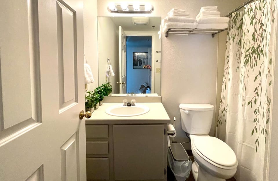Toilet, Bathroom, bidet, towels