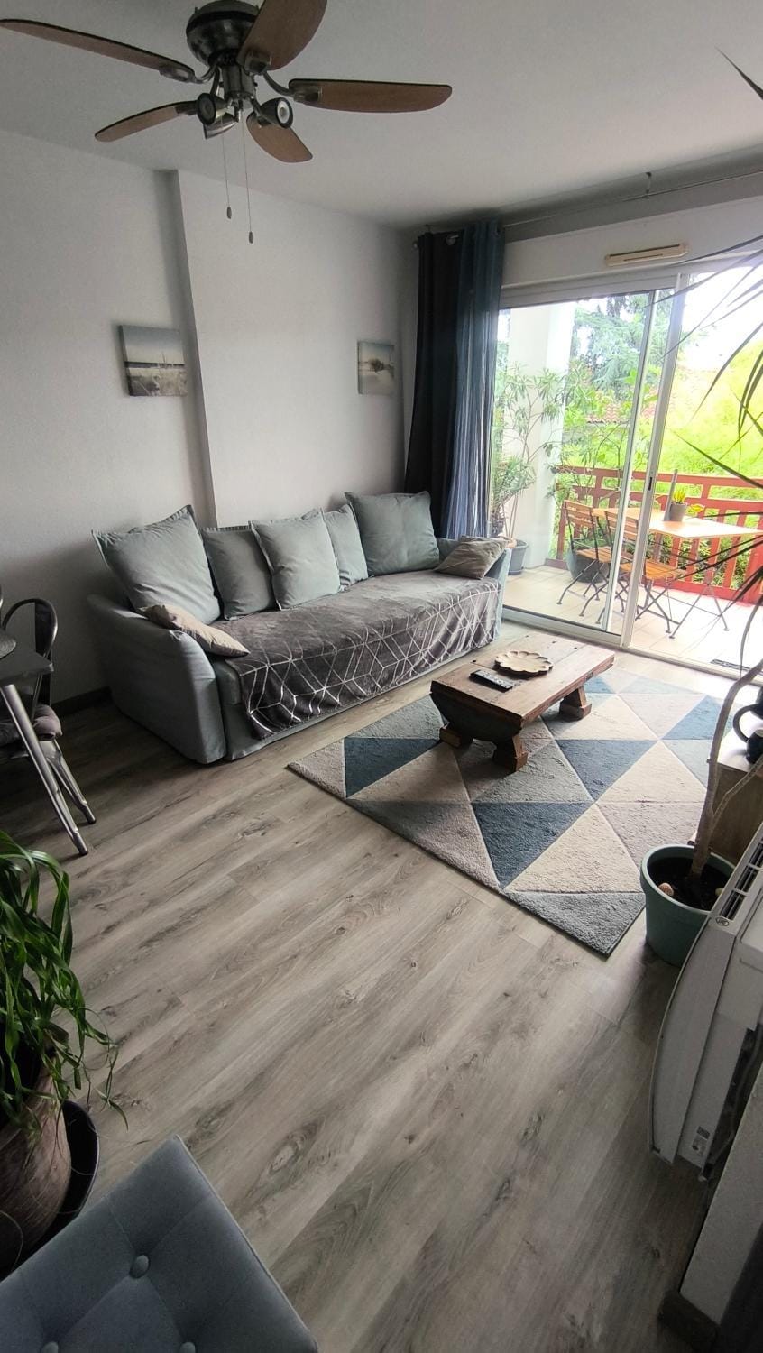 Meublé de tourisme 3 étoiles avec piscine, terrasse, vue sur les montagnes Apartment in Hendaye