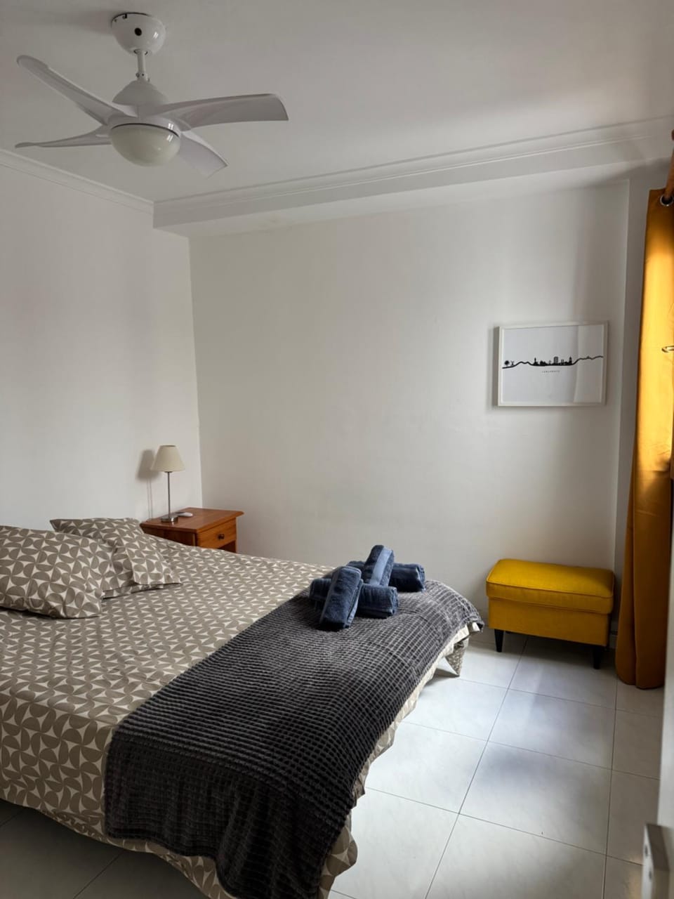 Photo of the whole room, Bedroom