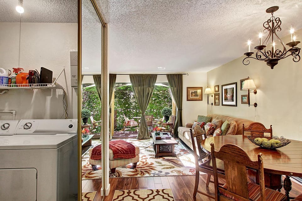 Living room, Seating area, Dining area, washing machine, dryer