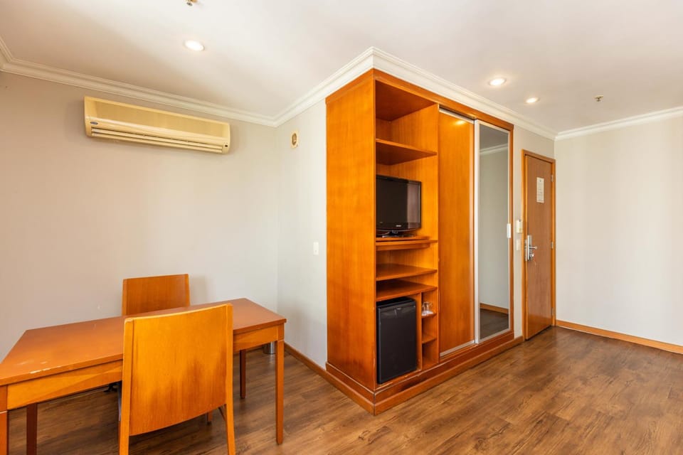 Barra Premium - flat com serviços, recepção 24 horas, piscina, academia e balsa para praia! Apartment in Rio de Janeiro