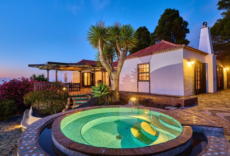 Property building, Night, Garden, Hot Tub, Garden view, Pool view, Swimming pool