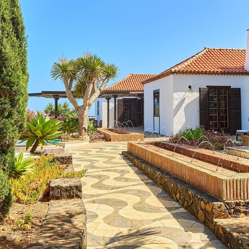 Property building, Spring, Day, Garden, Garden view