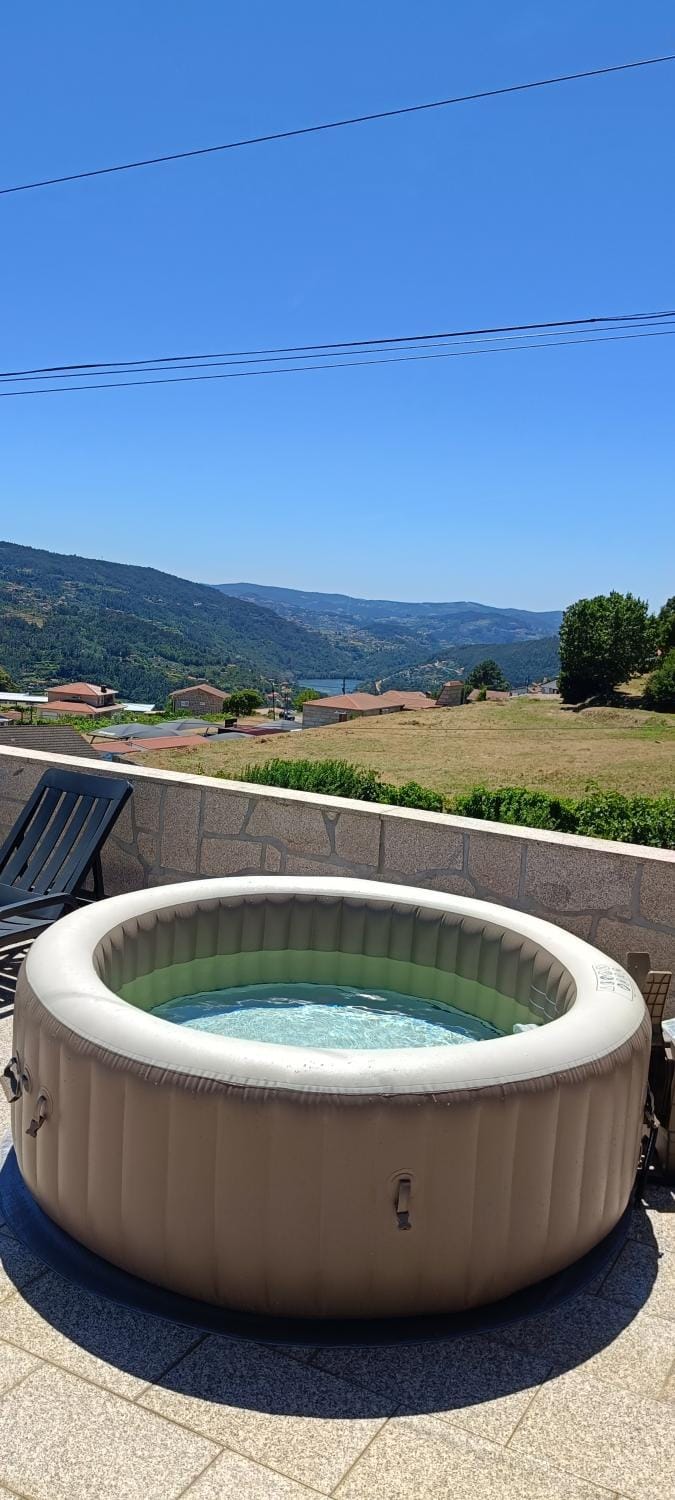 Natural landscape, Hot Tub, Mountain view, Swimming pool
