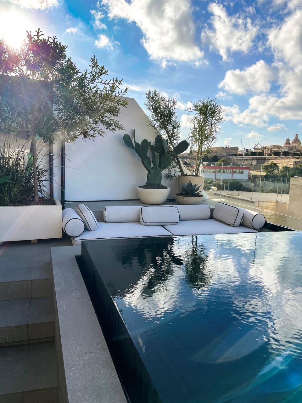 Day, Natural landscape, View (from property/room), Balcony/Terrace, Balcony/Terrace, Pool view, Swimming pool, sunbed