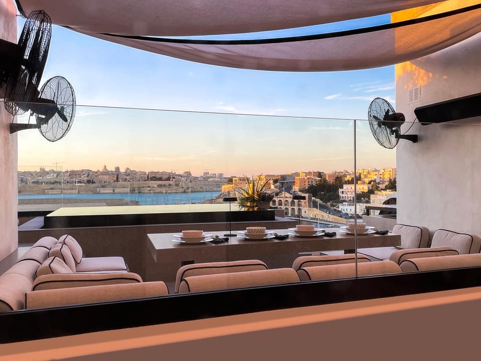 View (from property/room), Balcony/Terrace, Balcony/Terrace, Dining area, Sea view