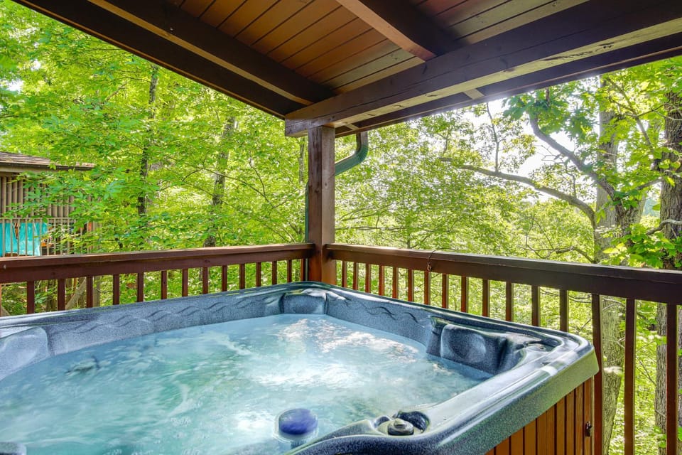 Sevierville Cabin with Hot Tub and Deck! Cabin in Sevierville