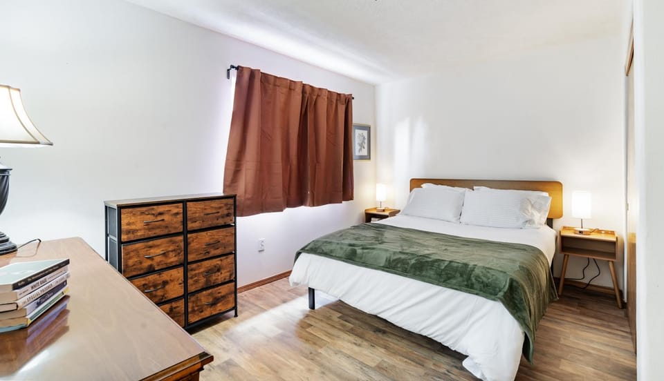 Bed, Photo of the whole room, Bedroom, hair dresser