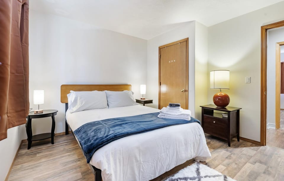 Bed, Photo of the whole room, Bedroom, wardrobe