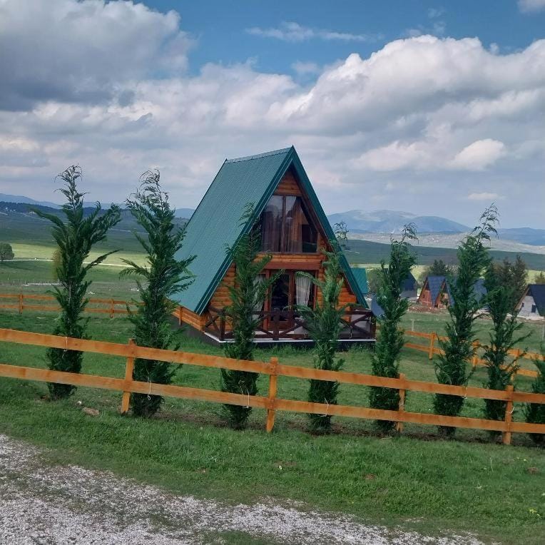 Durmitorski raj Chalet in Montenegro