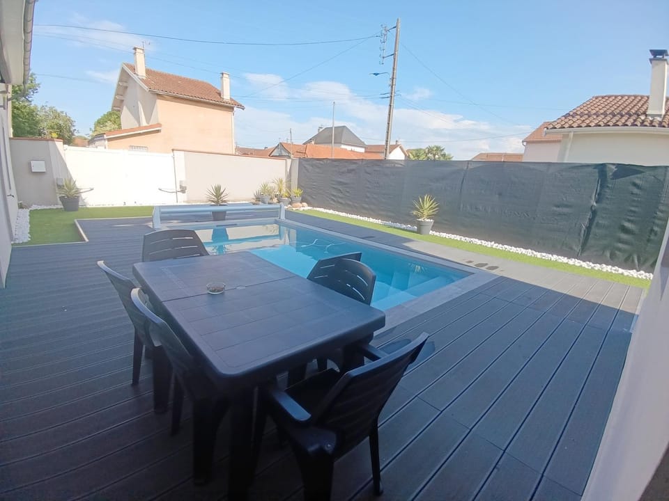La villa de Julien avec piscine Vacation rental in Occitanie
