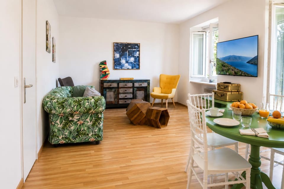 Casa al Lago - Lakefront two-storey apartment on Lake Promenade Apartment in Canton of Ticino