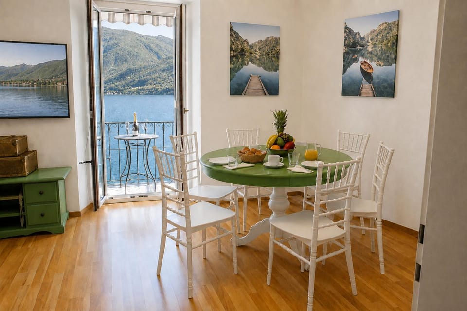 Casa al Lago - Lakefront two-storey apartment on Lake Promenade Apartment in Canton of Ticino