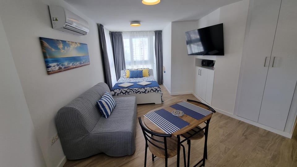 Bed, Seating area