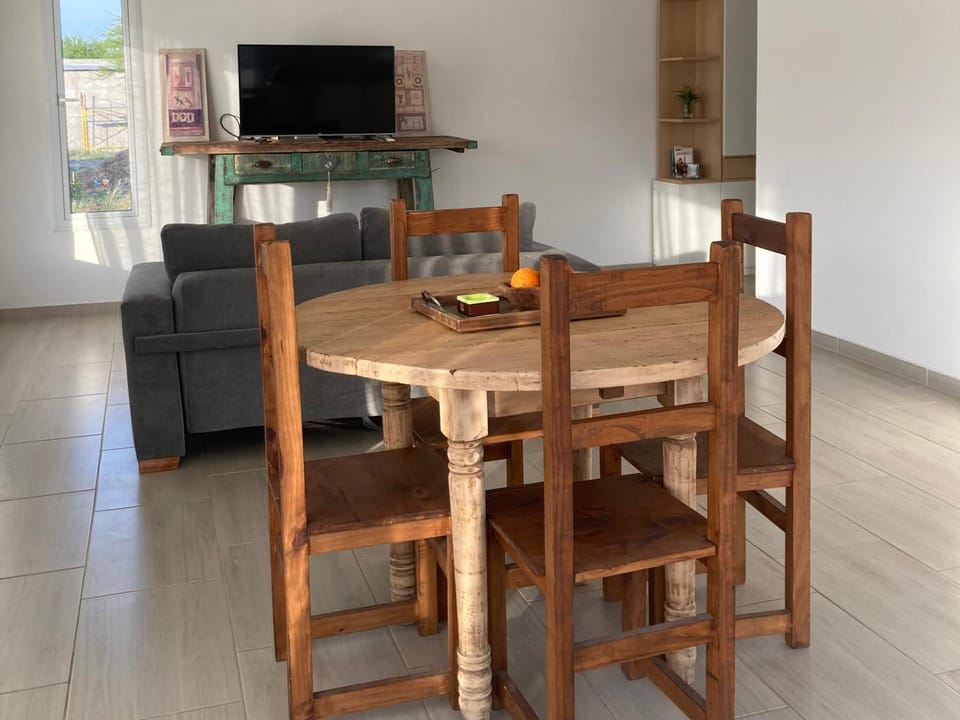 TV and multimedia, Seating area, Dining area