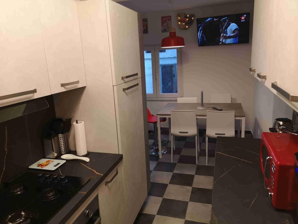 TV and multimedia, Kitchen or kitchenette, Dining area, stove