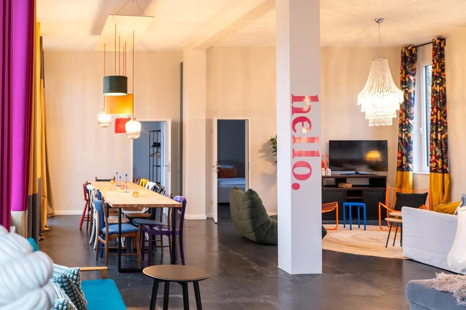 Communal lounge/ TV room, TV and multimedia, Living room, Seating area, Dining area, Evening entertainment