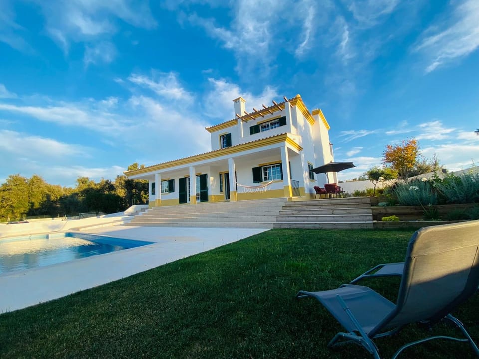 Property building, Patio, Day, Natural landscape, Garden, Seating area, Garden view, Pool view, Swimming pool, Open Air Bath, sunbed