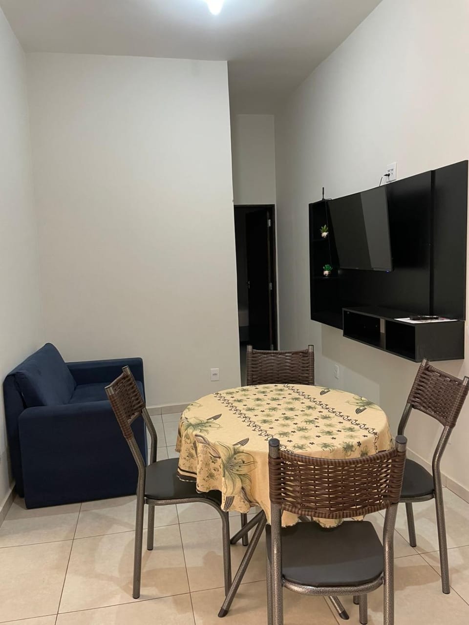 Communal lounge/ TV room, TV and multimedia, Living room, Meals