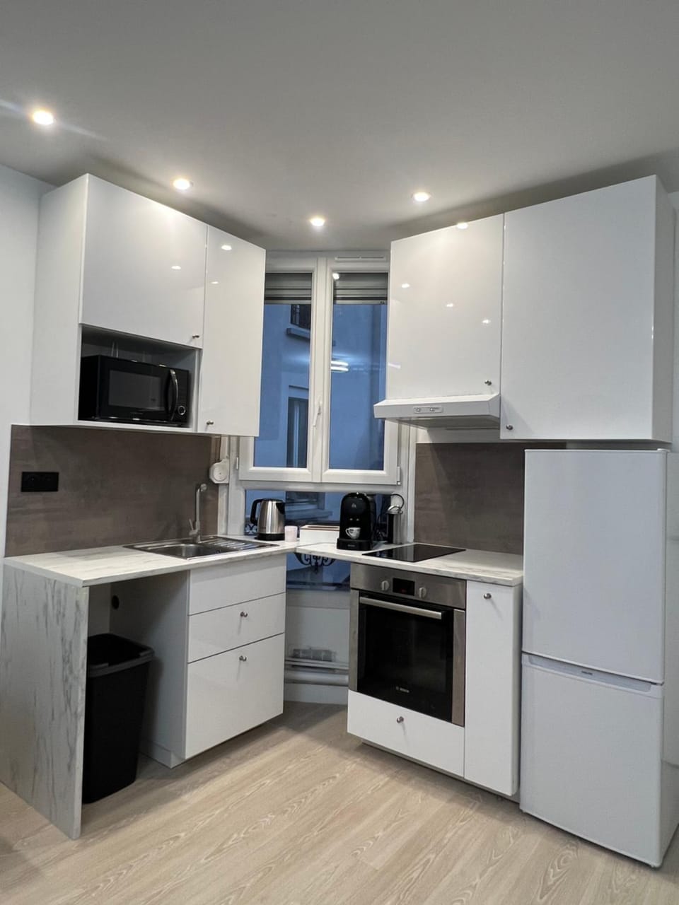 microwave, oven, stove, kitchen