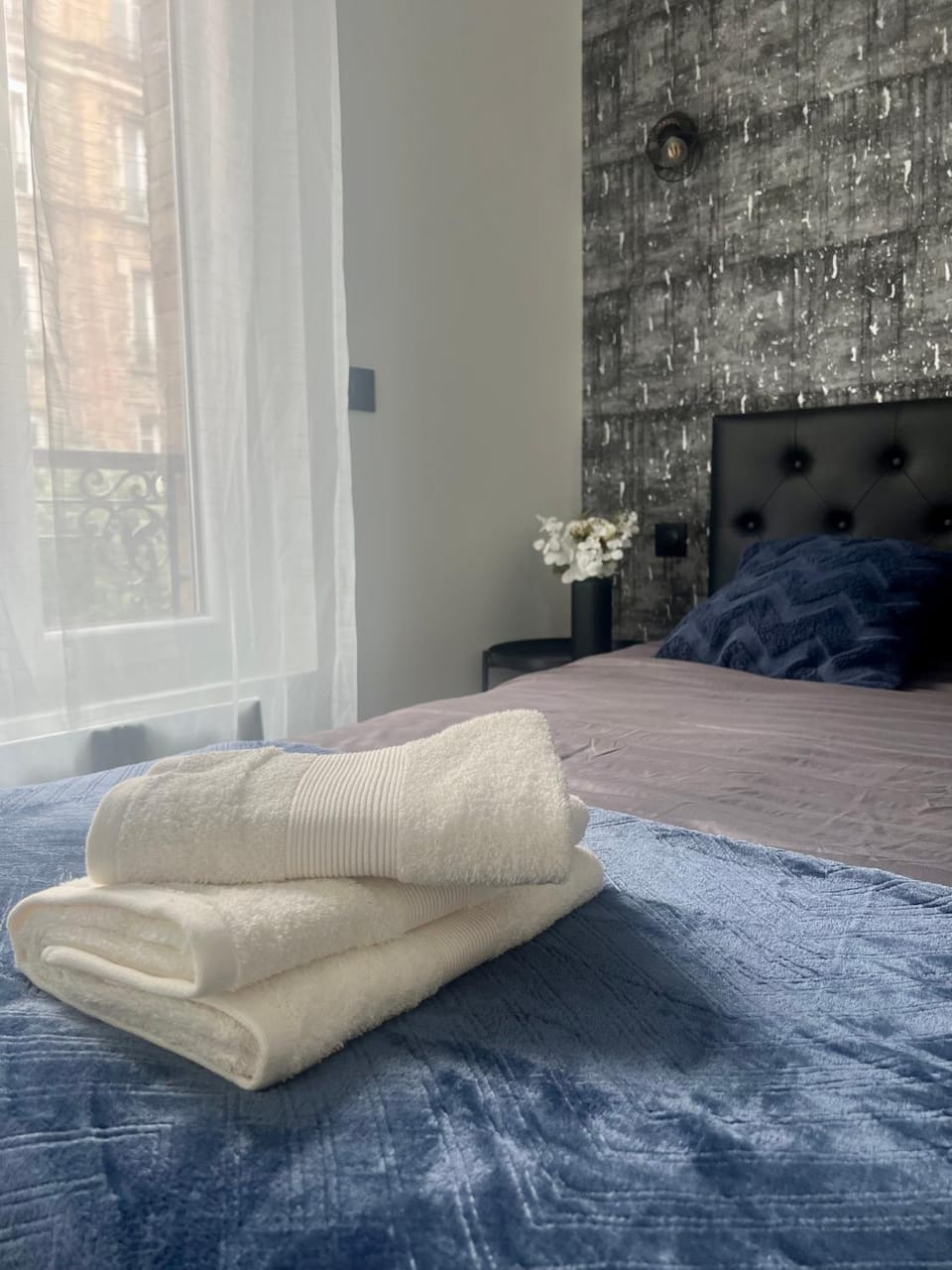 Bed, Bedroom, towels